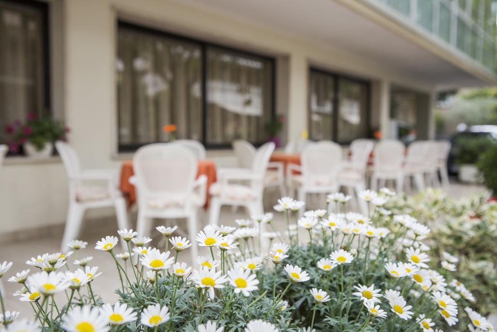 Hotel Villa Tosi Белариа-Игеа Марина Екстериор снимка