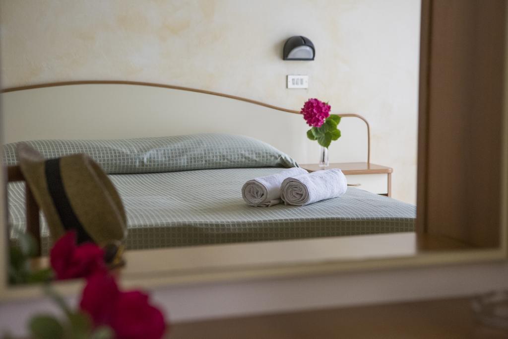 Hotel Villa Tosi Белариа-Игеа Марина Екстериор снимка
