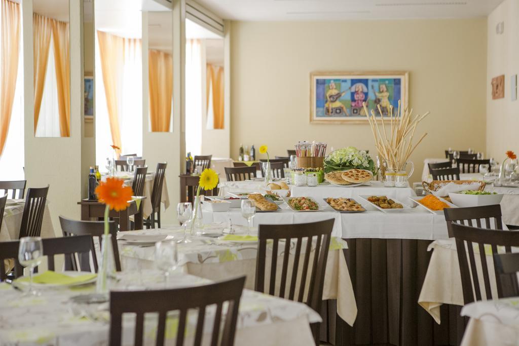 Hotel Villa Tosi Белариа-Игеа Марина Екстериор снимка